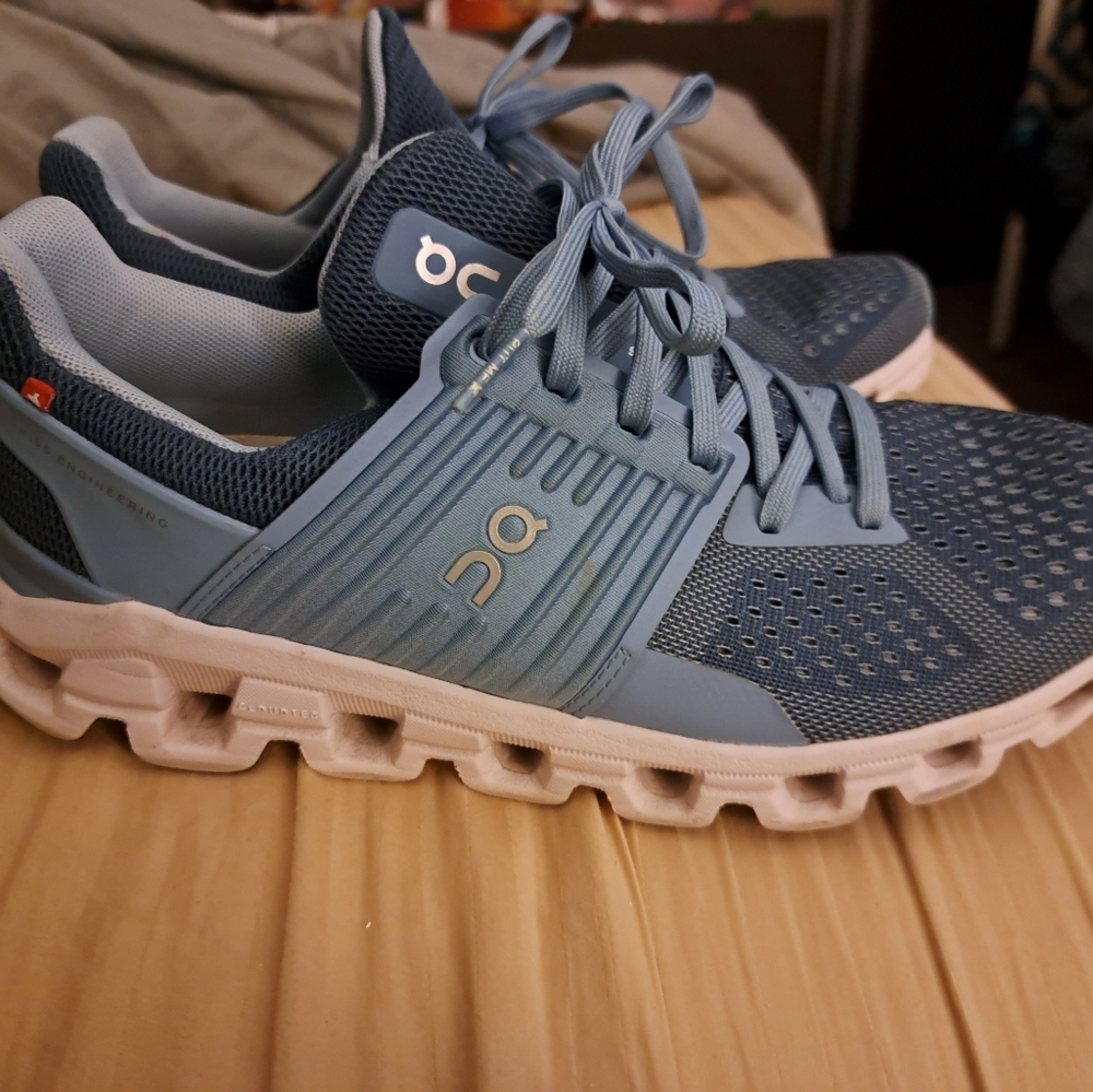 Like new on clouds size 8.5